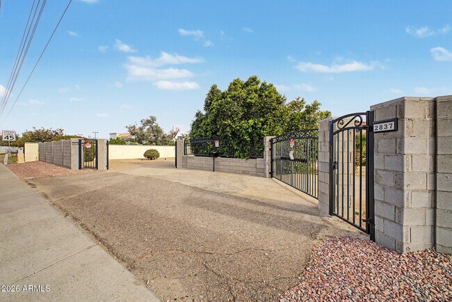 Building Photo - 2837 W Union Hills Dr