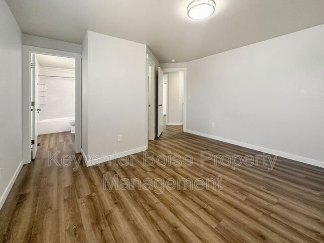 Building Photo - 1350 W Yost Ct