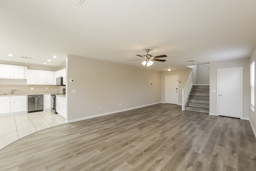 Building Photo - 2217 E 35th Ave