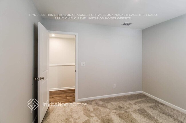 Building Photo - 820 Pebble Blvd