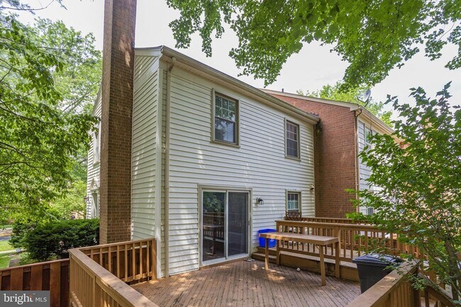 Building Photo - 2937 Village Spring Ln