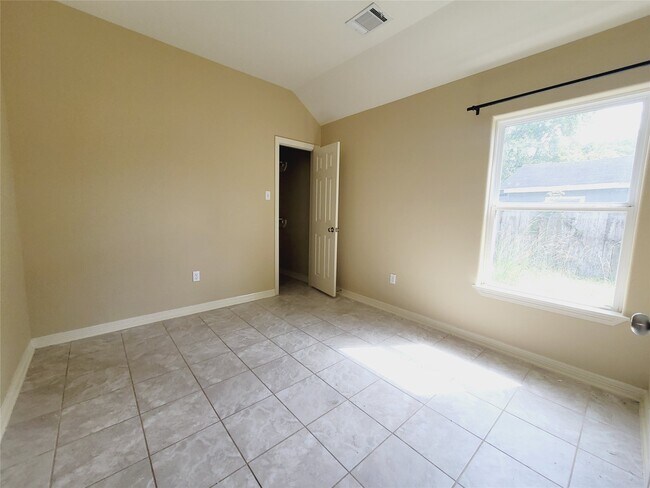 Building Photo - 8031 Canyon St