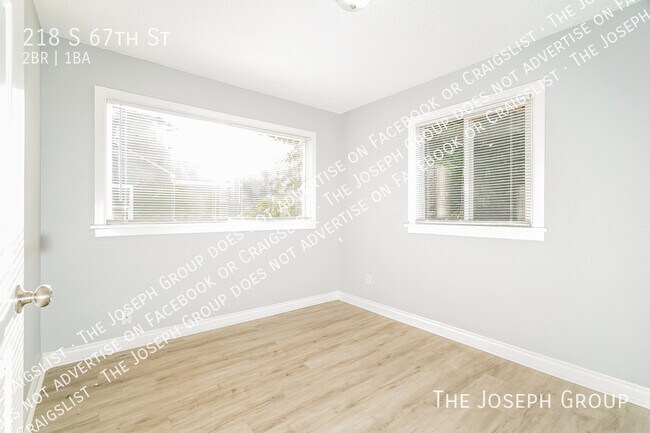 Building Photo - 218 S 67th St