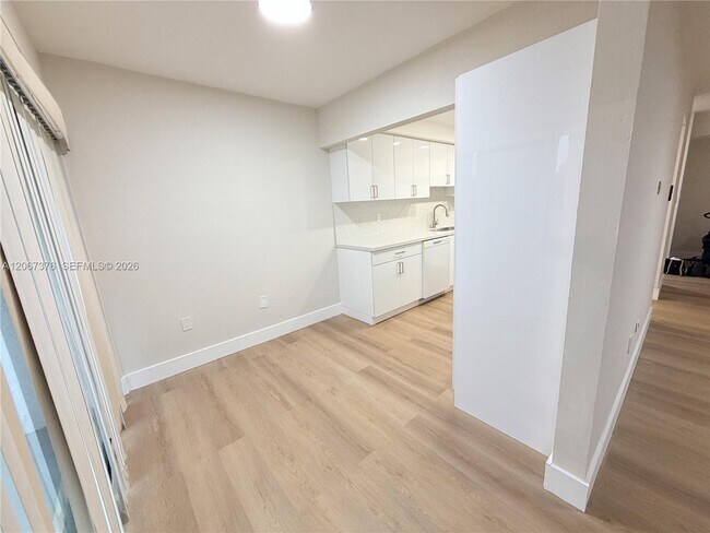 Building Photo - 5900 SW 127th Ave