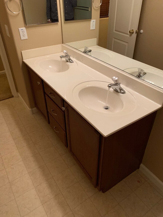 Building Photo - Very Nice 3 bedroom 2 bath home with a guest house