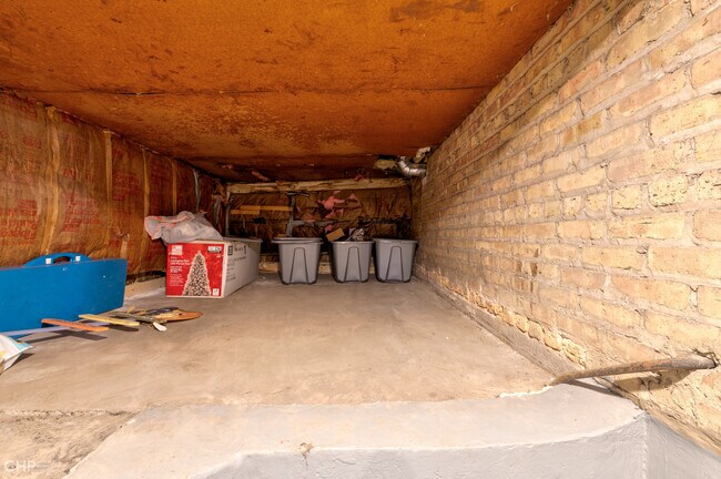 Building Photo - 2822 N Nordica Ave