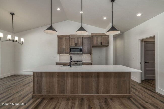 Building Photo - New Home in Thayer Farms North!