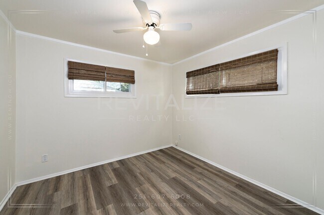 Building Photo - Beautifully Updated 3 Bed 2 Bath Home in D...