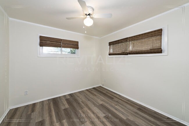 Building Photo - Perfect 3 Bd / 2 Ba Olde Towne Daphne Home!