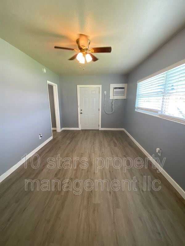 Building Photo - 407 S Jupiter Ave