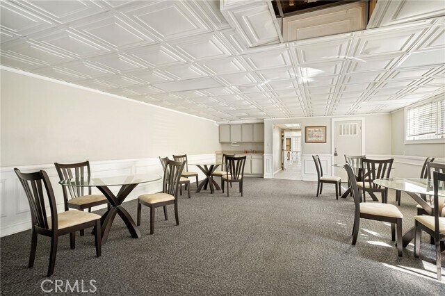 Building Photo - 570 W Stocker St