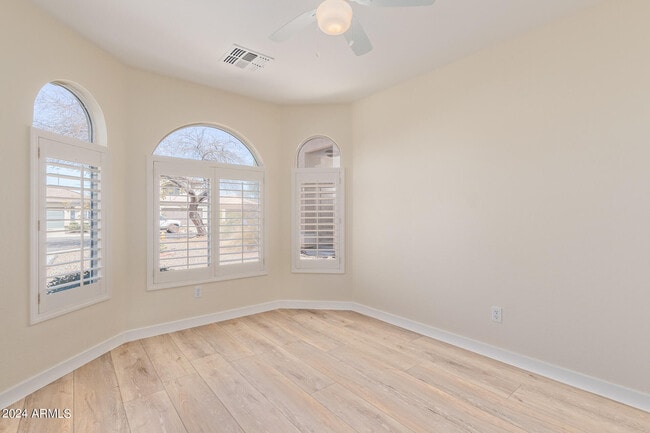 Building Photo - 3211 E Kristal Way