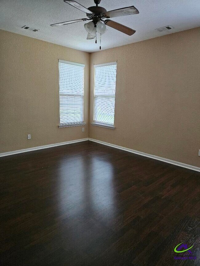Building Photo - 204 Bridgehampton Way