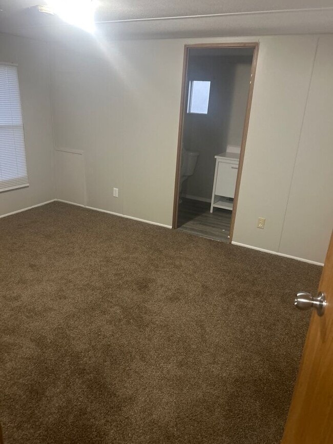 Building Photo - Newly Remobile Home For sale