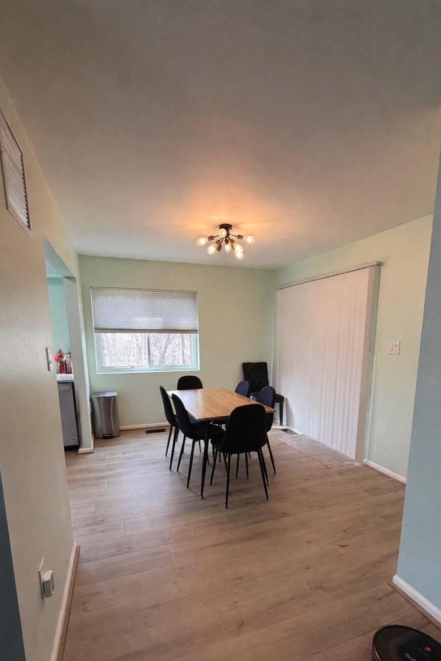 Building Photo - 7 Nicole Cir