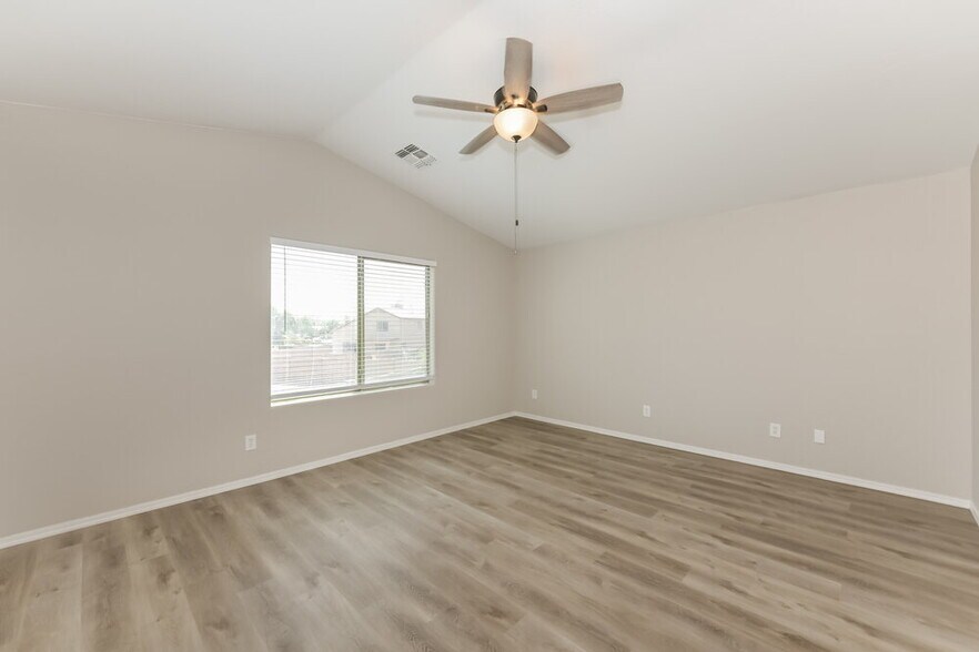 Building Photo - 4505 W Pleasant Ln