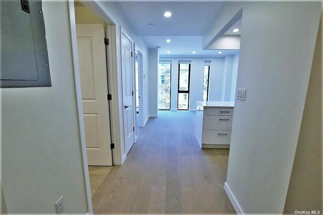 Primary Photo - 41-26-41-44 44th St
