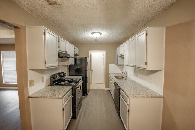 Building Photo - 1811 San Rafael St