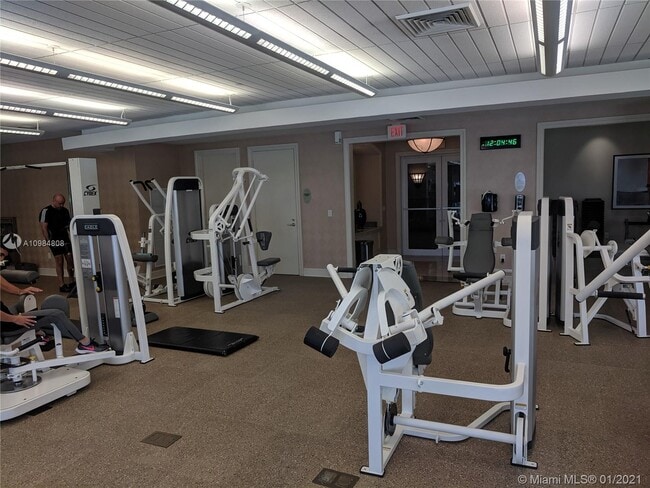 Building Photo - 20000 E Country Club Dr