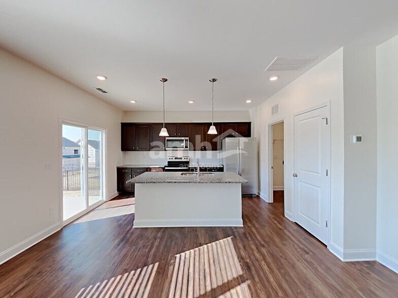 Building Photo - 3235 Brierhill Rd