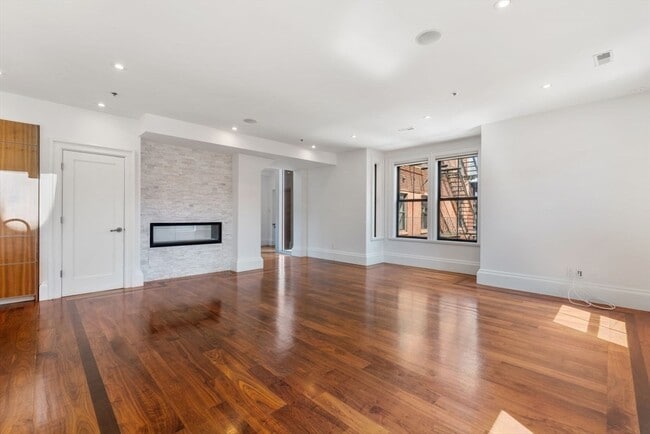 Building Photo - 32 Rutland St