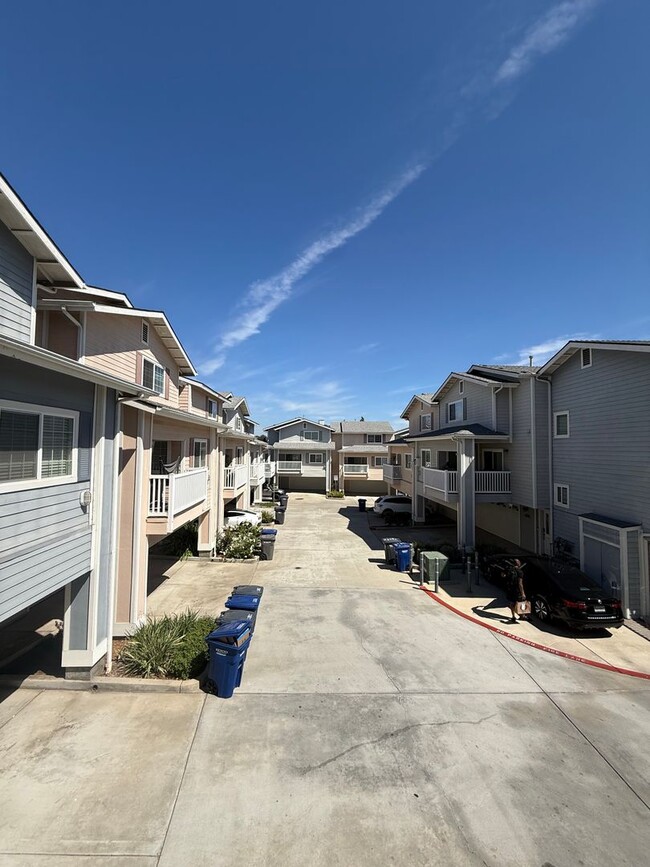 Building Photo - 5084 Guava Ave