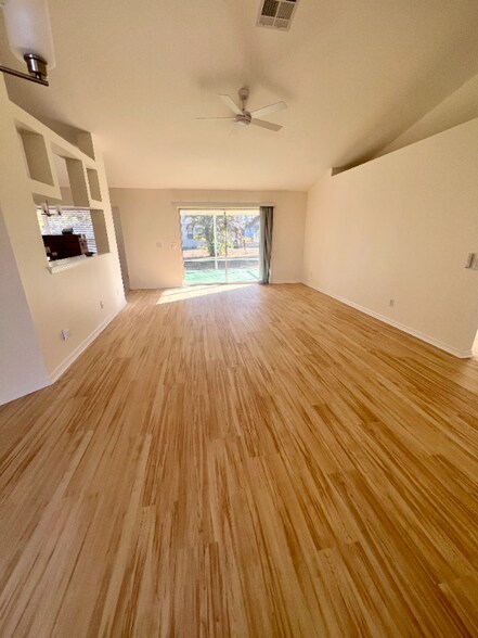 Building Photo - 914 SW Cecil Ln