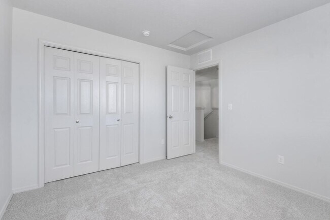 Building Photo - Newer 4 Bed / 2.5 Bath House For Rent _ Pl...