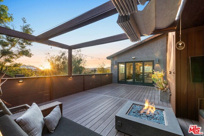 Building Photo - 28207 Laura La Plante Dr