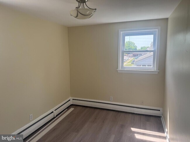 Building Photo - 1620 E Macdade Blvd