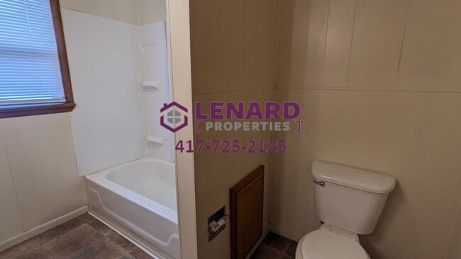 Building Photo - 502-506 N Wilson