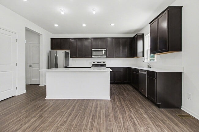 Building Photo - 832 Kuss Dr