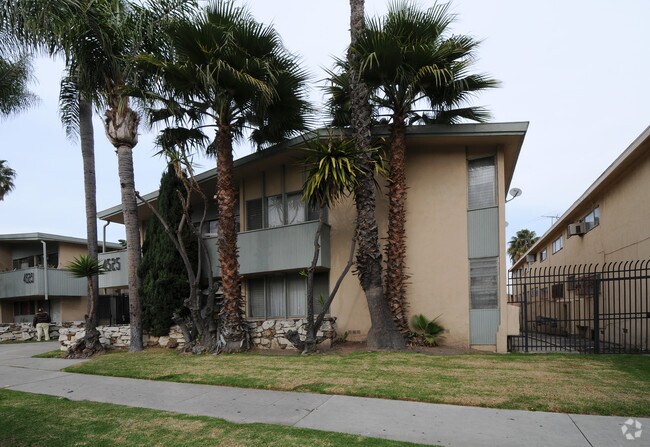 Building Photo - 4525 Santo Tomas Dr
