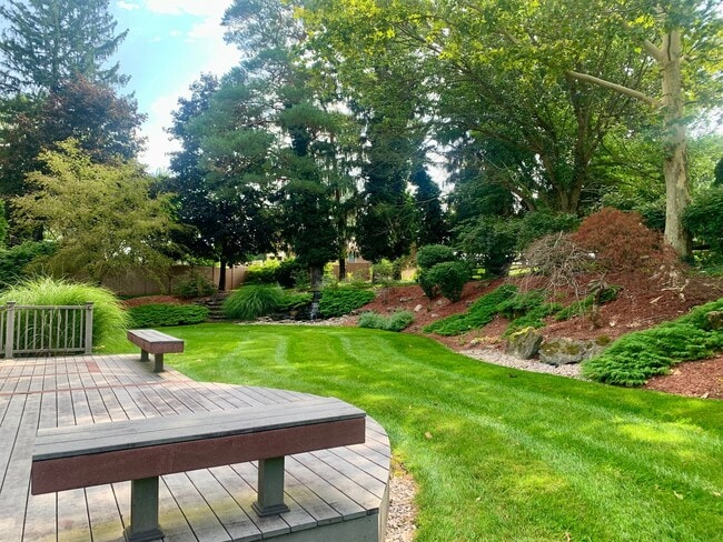 Building Photo - GRAND FIVE BEDROOM HOME