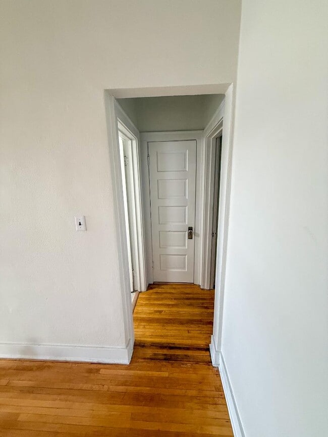 Building Photo - 10 1/2 N Minnesota St