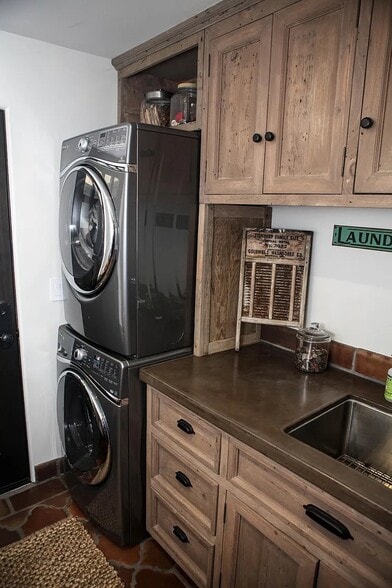 Building Photo - 221 24th St