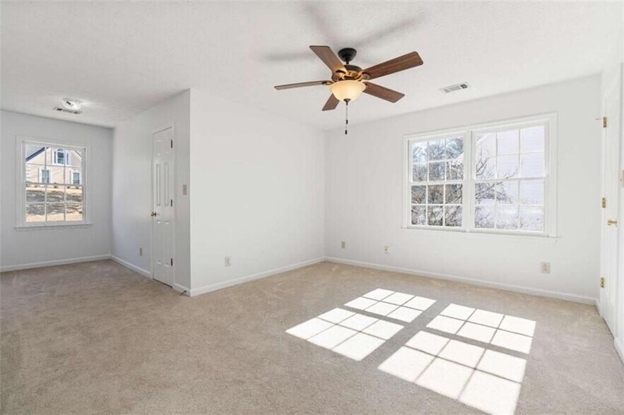 Building Photo - 275 Sageglen Rd