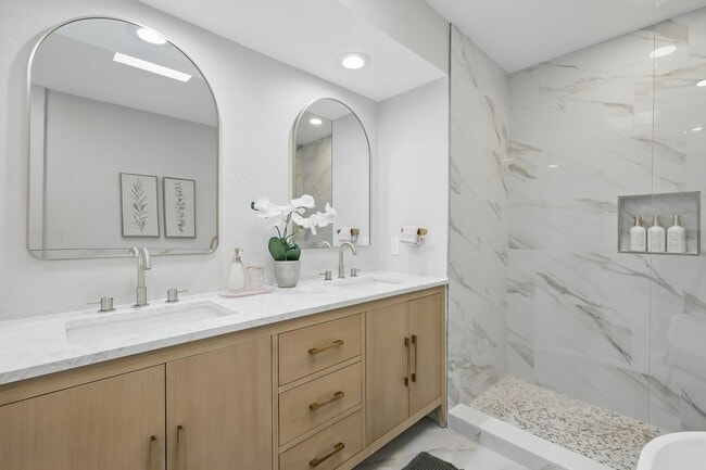 Building Photo - Luxury 5-Bedroom Retreat with Pool & Game Room