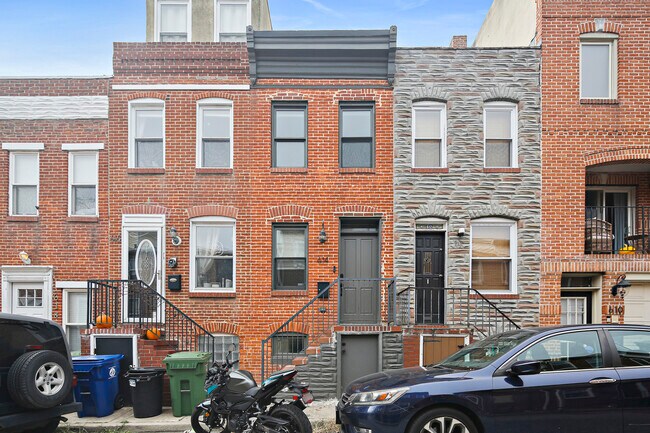 Building Photo - 614 S Port St