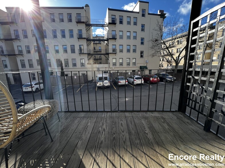 Building Photo - 92 Gordon St