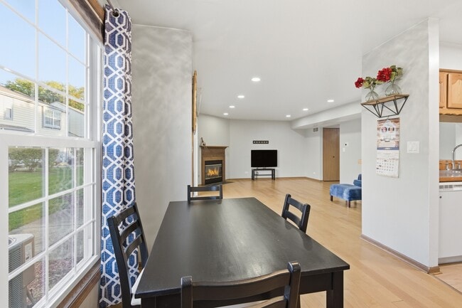 Building Photo - 1297 Woodlake Dr