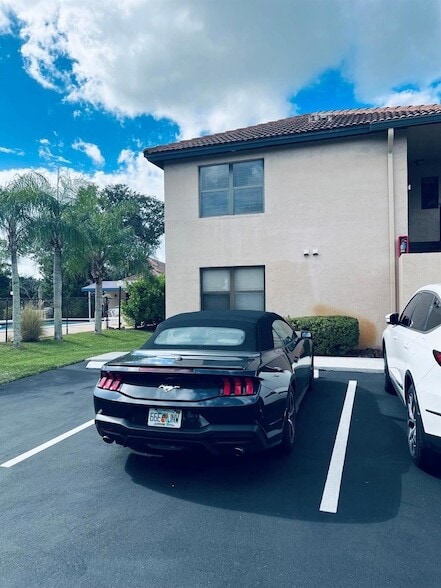 Building Photo - 2454 SE Garden Terrace