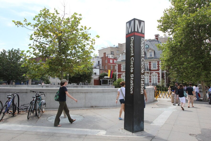 1.5 Blocks to Metro and Night Life (3 min) - 1727 Massachusetts Ave NW