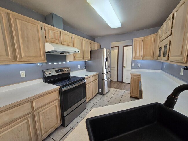 Building Photo - 3156 Arrowhead Dr