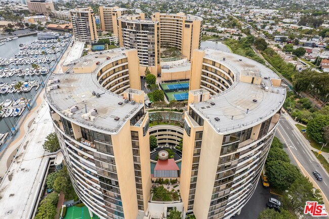 Building Photo - 4265 Marina City Dr