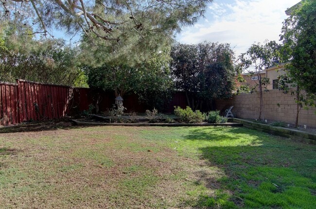 Building Photo - Charming Craftsman Home for Rent in Costa Mesa