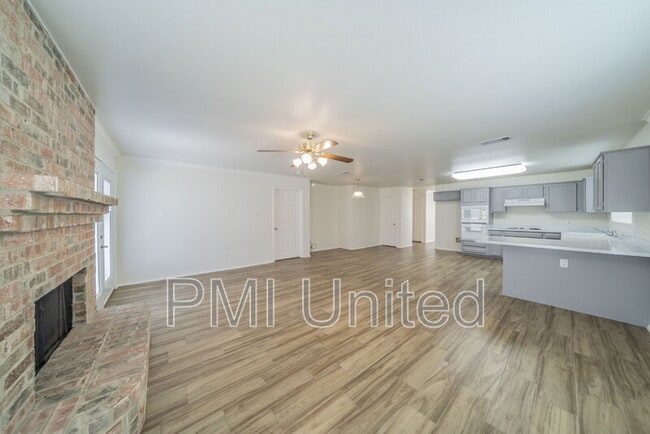 Building Photo - 2758 Red Oak Dr