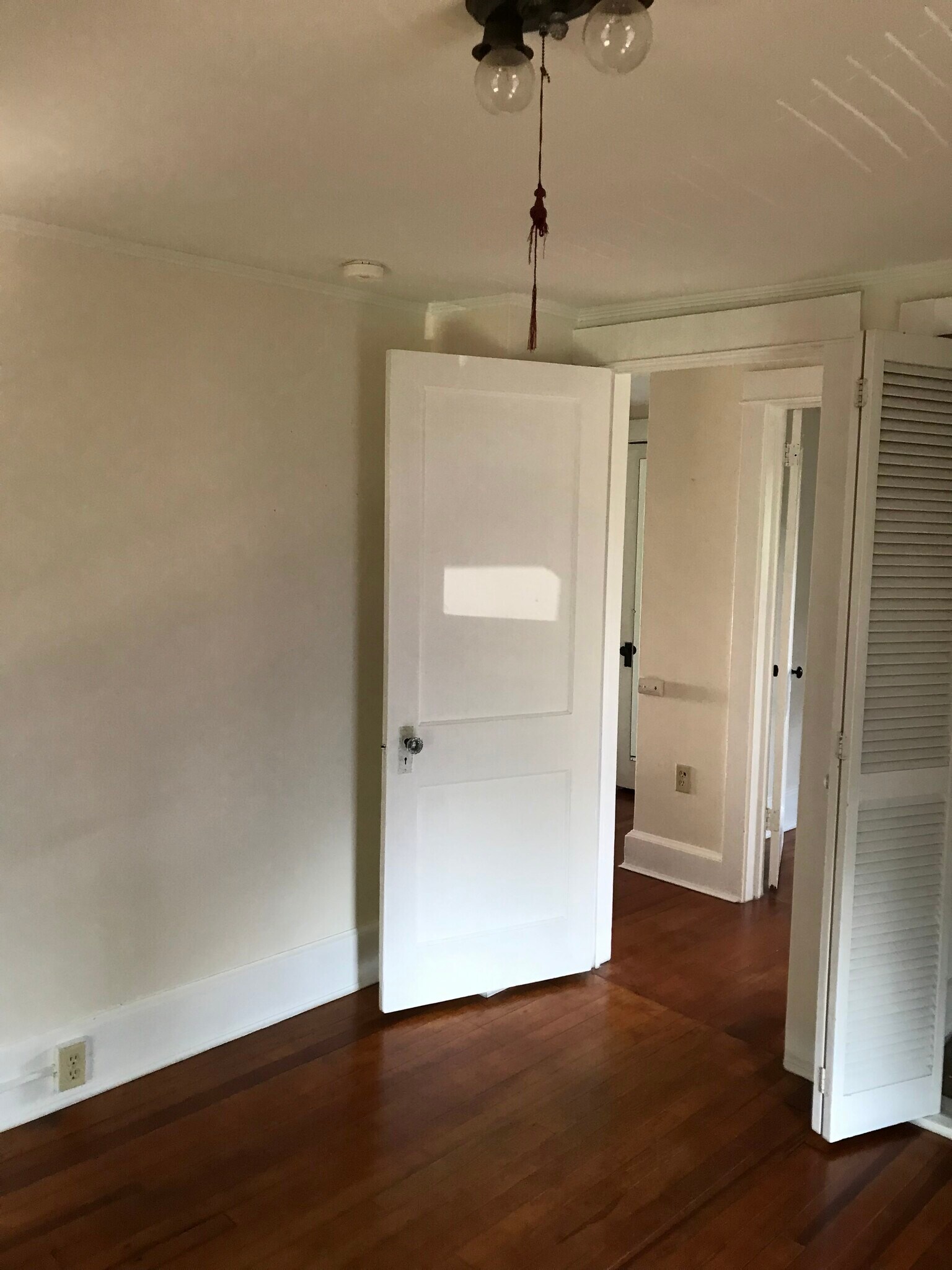 Building Photo - 423 Mitchell St