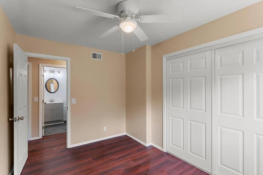 Building Photo - 39220 San Francisquito Canyon Rd