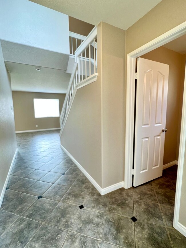 Building Photo - Two Story, 2 Bedroom 2.5 Bath House w/Cent...